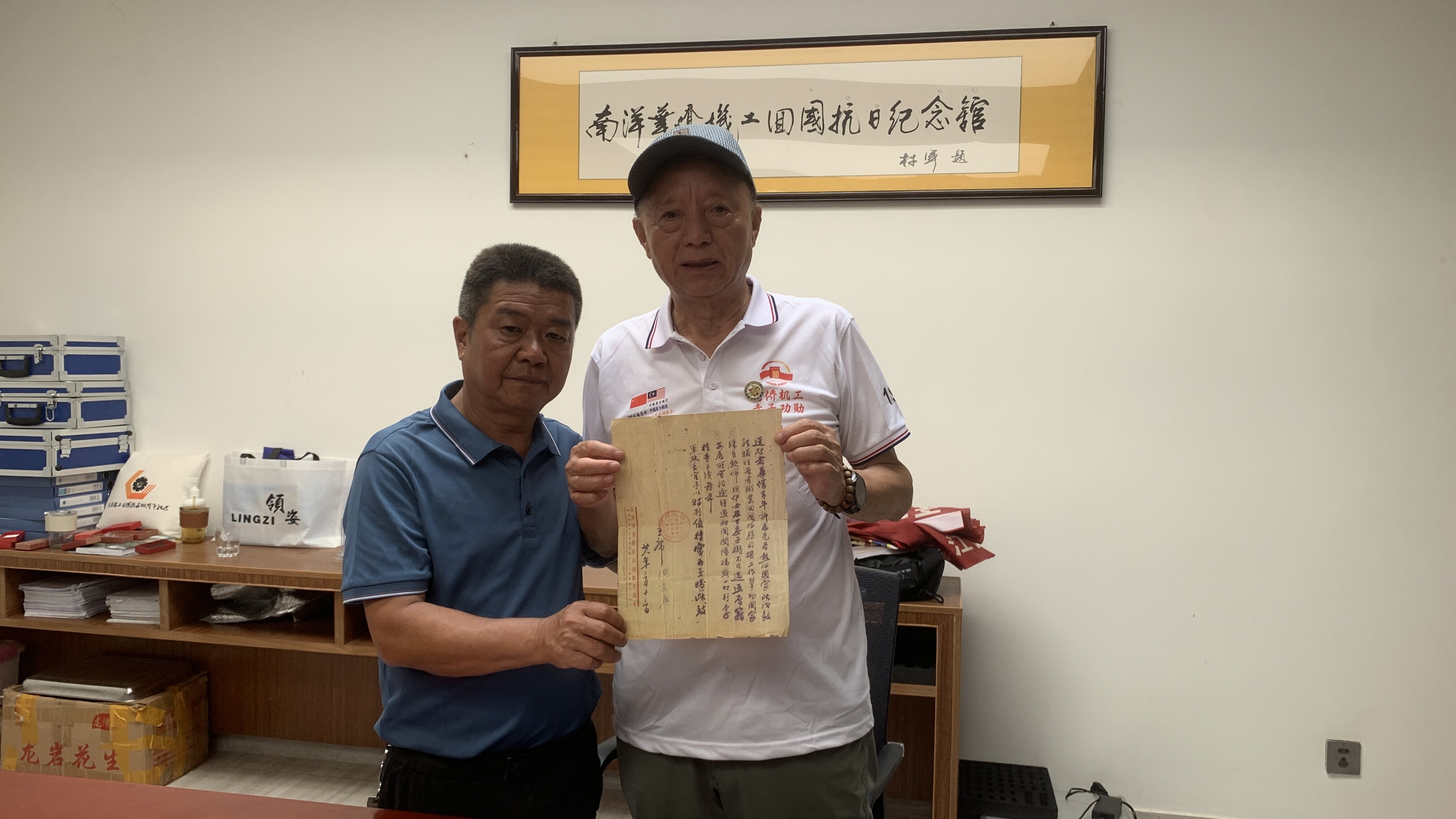 現(xiàn)場(chǎng)交流及捐贈(zèng)活動(dòng)宋海燕攝