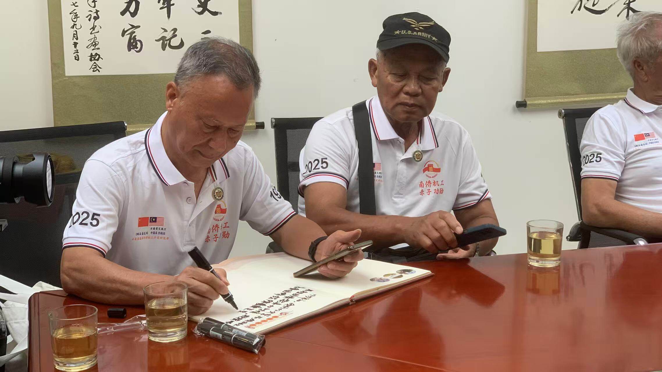 現(xiàn)場(chǎng)交流及捐贈(zèng)活動(dòng)宋海燕攝